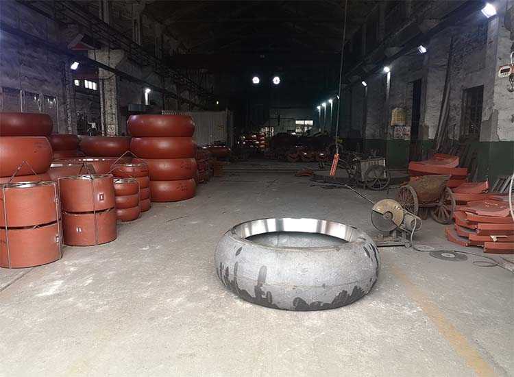 【潤(rùn)康】輥皮生產(chǎn)廠家與您分享：立澆式金屬?gòu)?fù)合耐磨材料